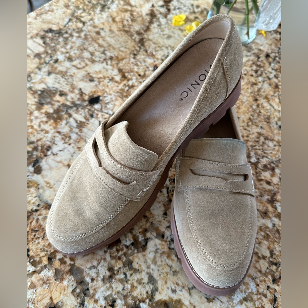 Neutral Sand color Vionic Cheryl II Lug Penny Loafer, 8 1/2 M, GUC.